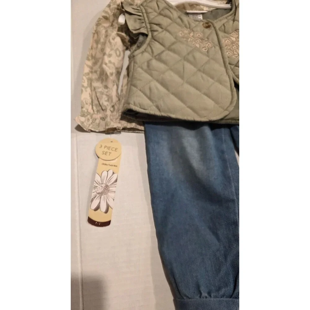 Daisy Fuentes 3 Piece Set 24 Months Green Vest, Floral Top, Pants New with Tags